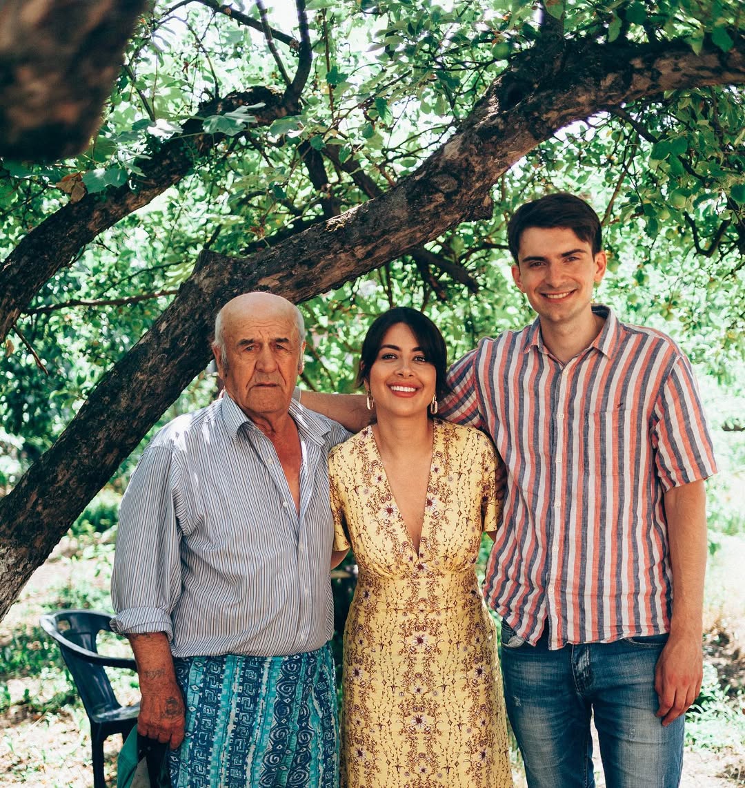 Дед Толя с внуком и Раминой